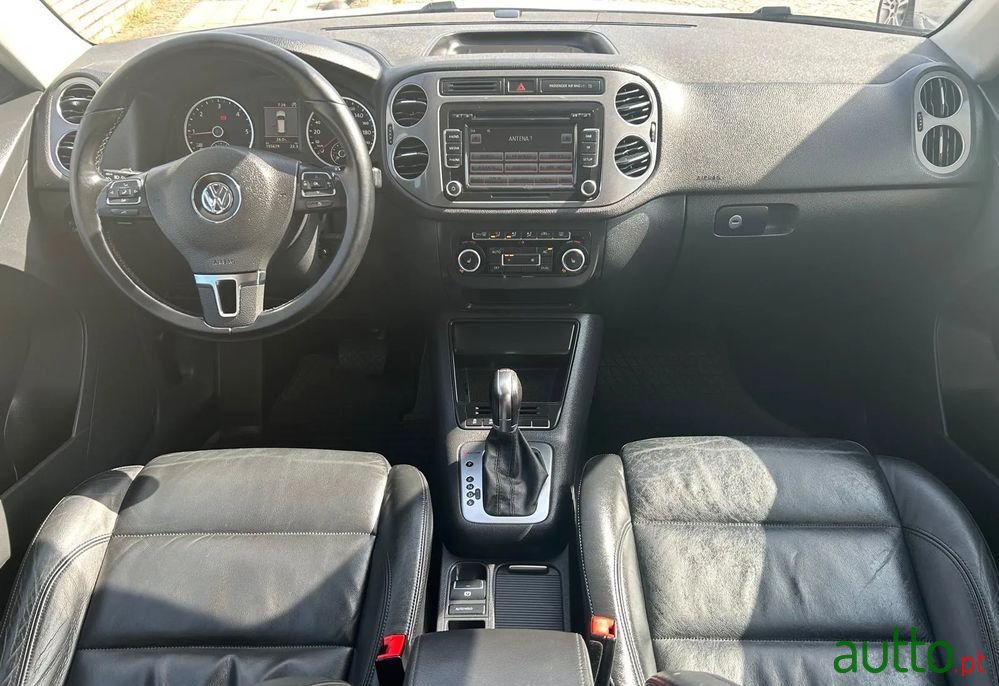 2011' Volkswagen Tiguan photo #5