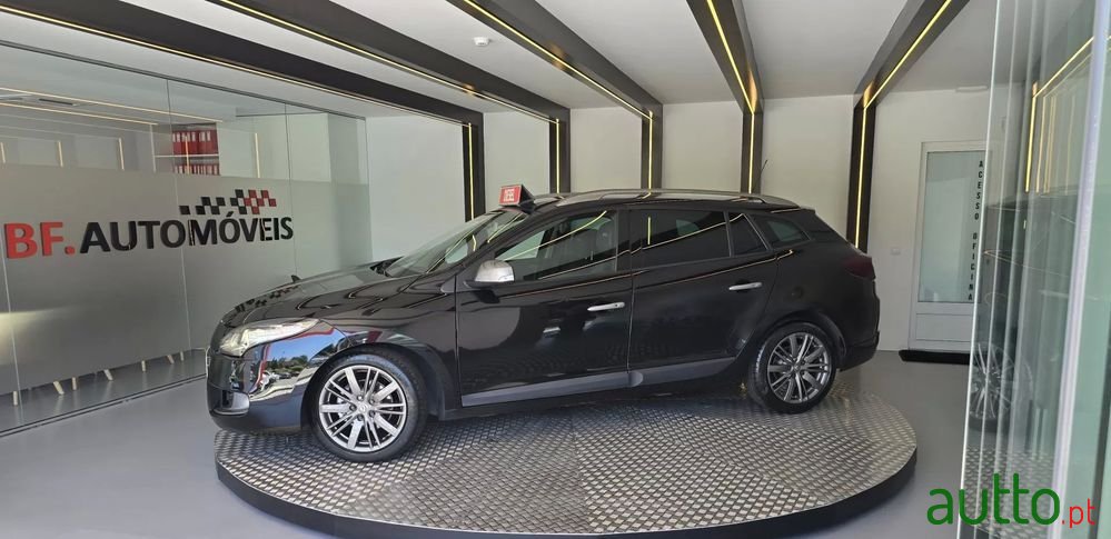 2011' Renault Mégane Sport Tourer photo #2