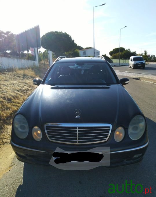 2004' Mercedes-Benz E-220 photo #5
