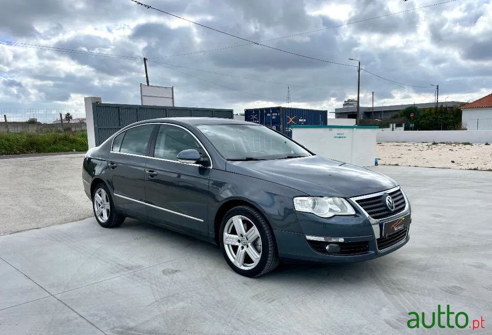 2010' Volkswagen Passat photo #3