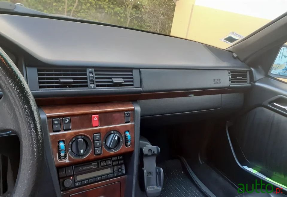 1993' Mercedes-Benz E-250 photo #1