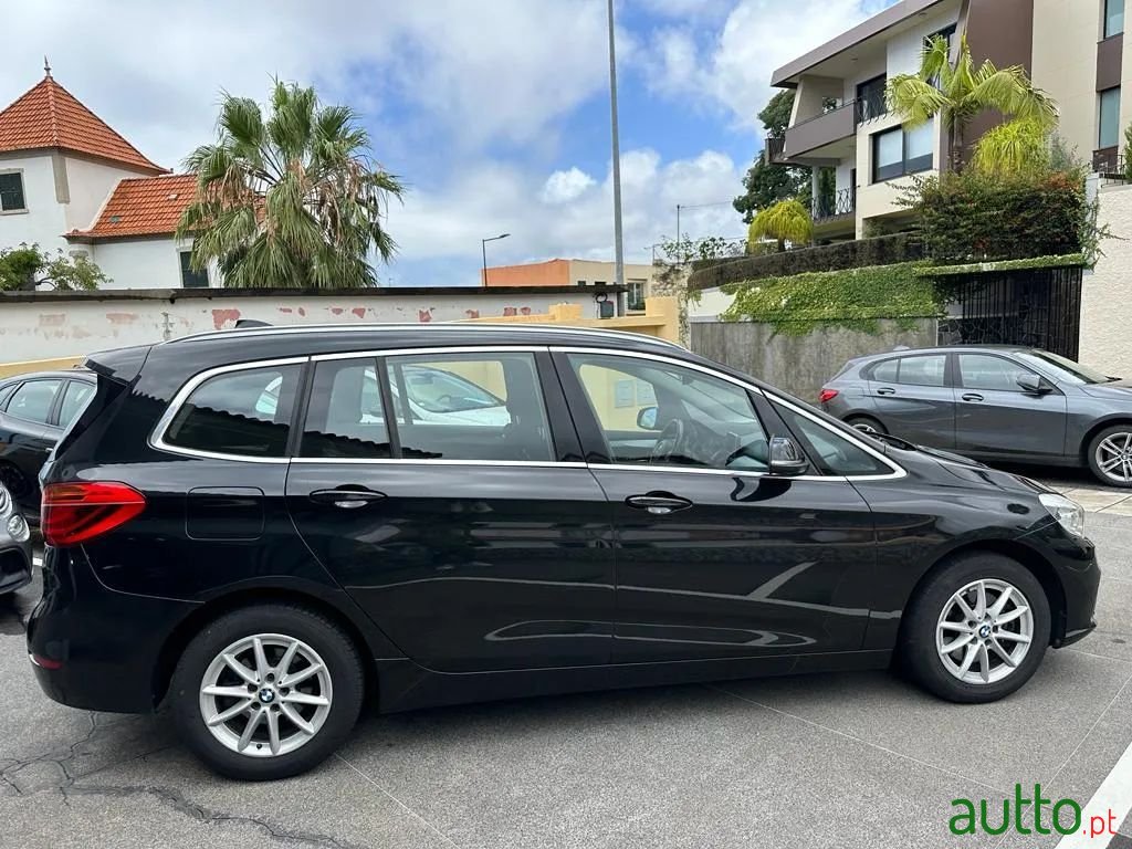 2017' BMW 218 Gran Tourer photo #2