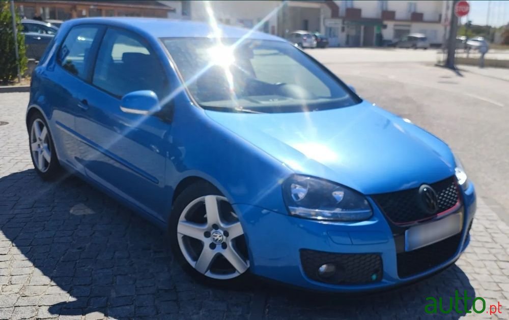 2005' Volkswagen Golf photo #2