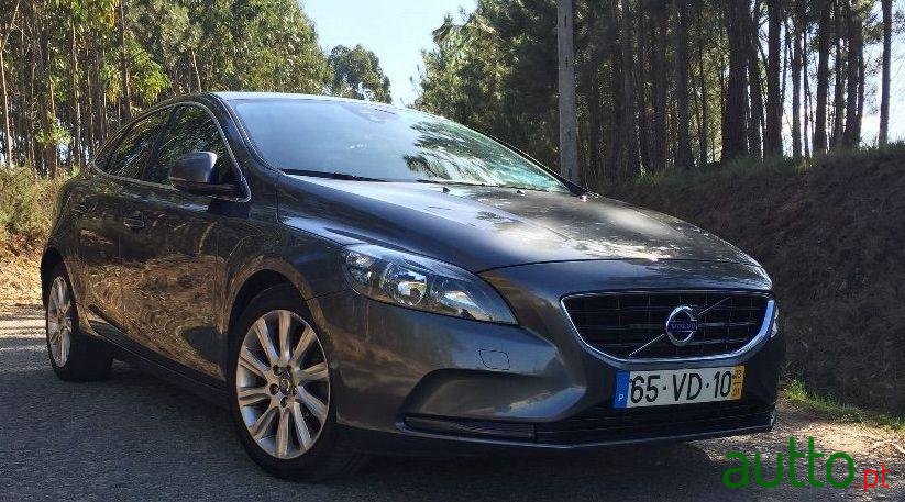 2013' Volvo V40 D2 Summum photo #2