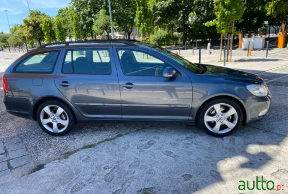 2010' Skoda Octavia Break photo #4