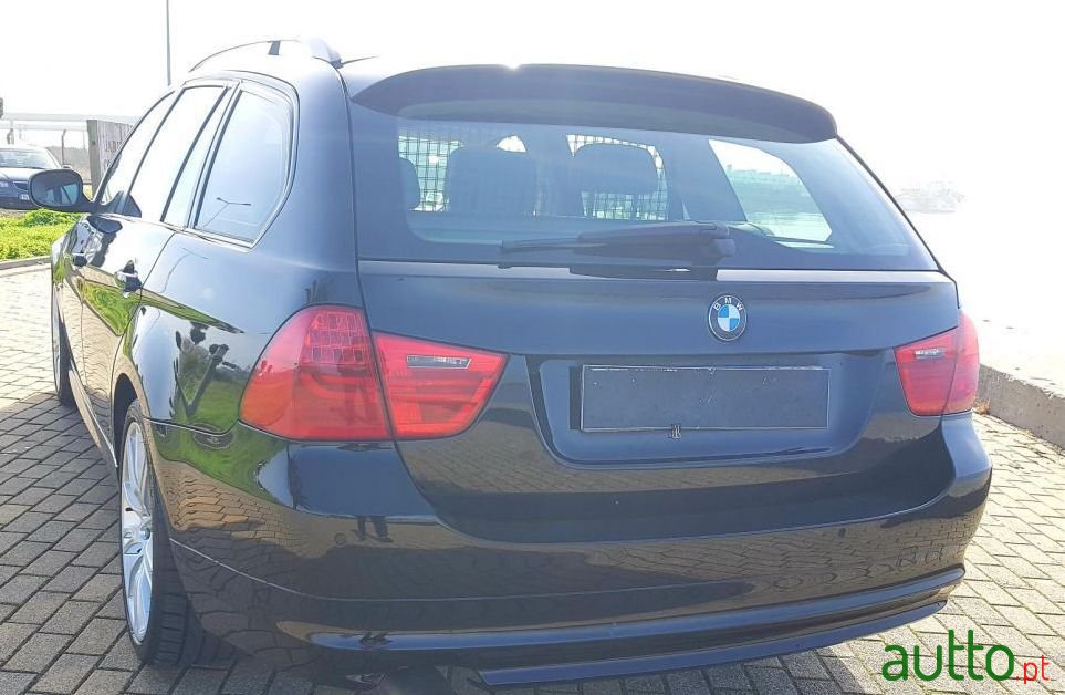 2009' BMW 320 D Touring photo #3