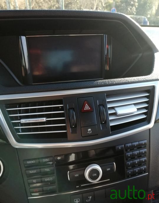 2009' Mercedes-Benz E-250 photo #5