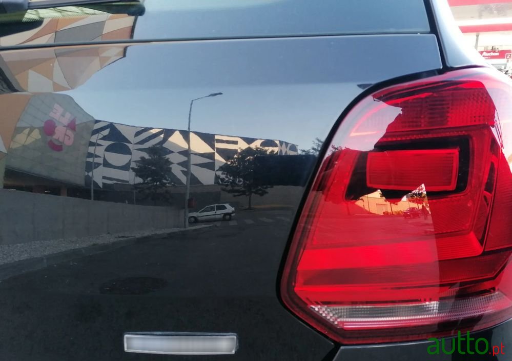 2017' Volkswagen Polo 1.0 Connect photo #6