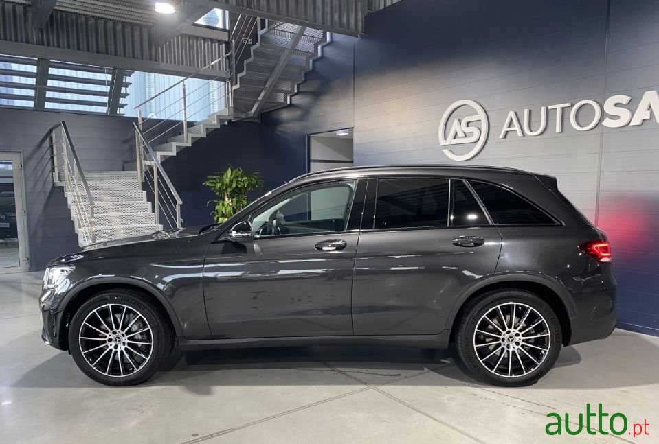 2022' Mercedes-Benz Glc 300 photo #2