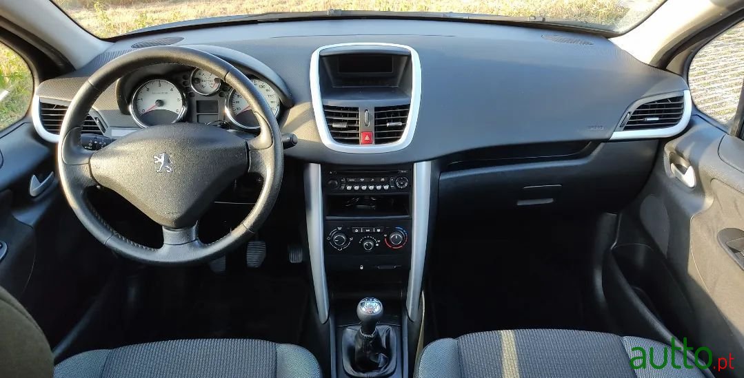 2011' Peugeot 207 photo #6