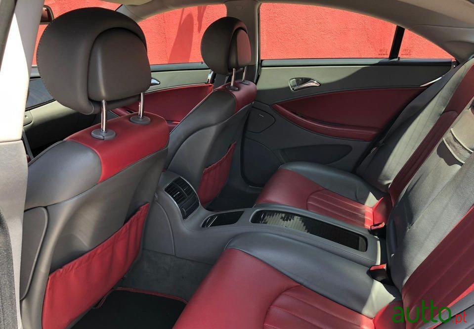 2008' Mercedes-Benz Cls-320 photo #2