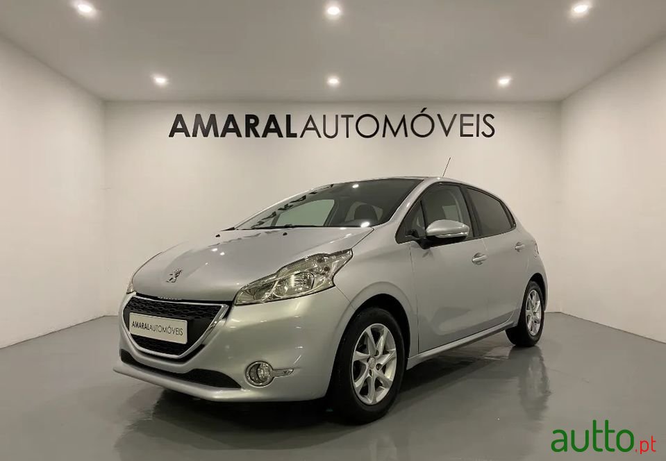 2014' Peugeot 208 photo #1