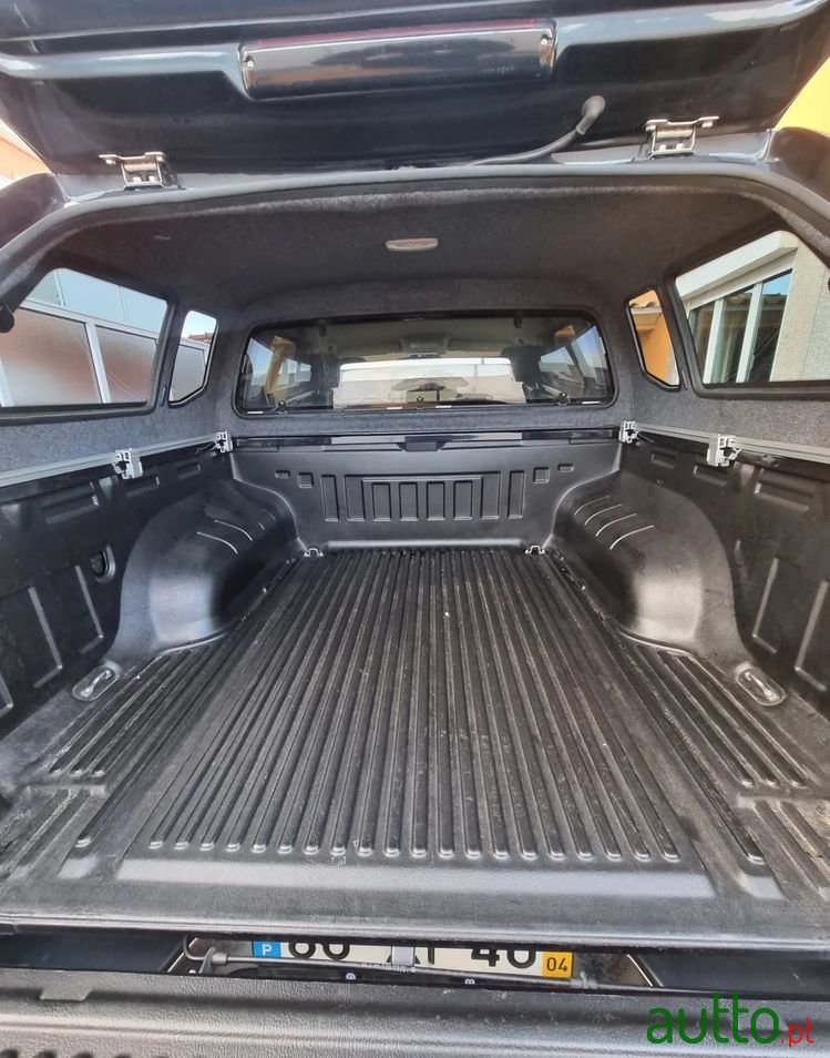 2019' Volkswagen Amarok photo #3