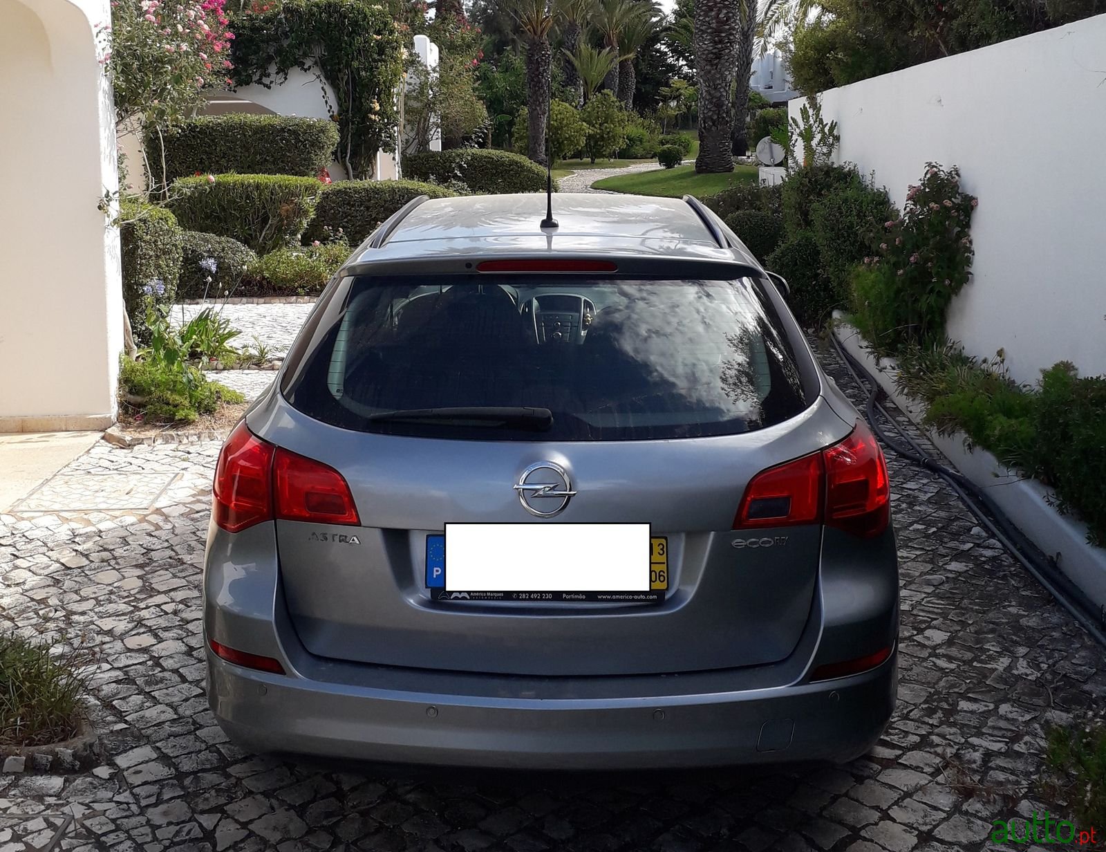 2013' Opel Astra Sports tourer photo #4