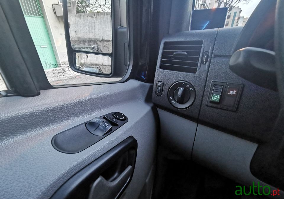 2015' Mercedes-Benz Sprinter photo #2