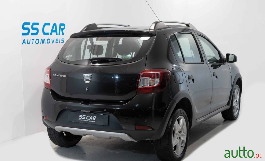 2015' Dacia Sandero photo #2