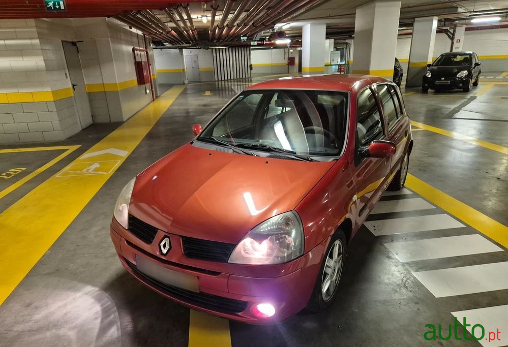 2005' Renault Clio photo #4