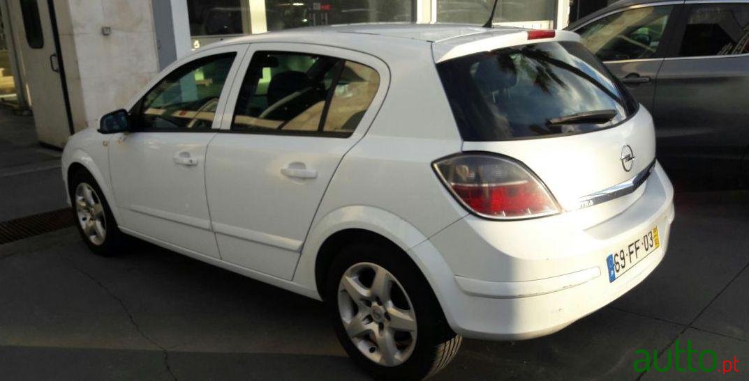2008' Opel Astra 1.3 Cdti photo #1