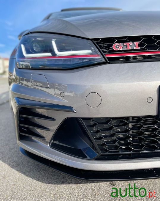 2014' Volkswagen Golf photo #2