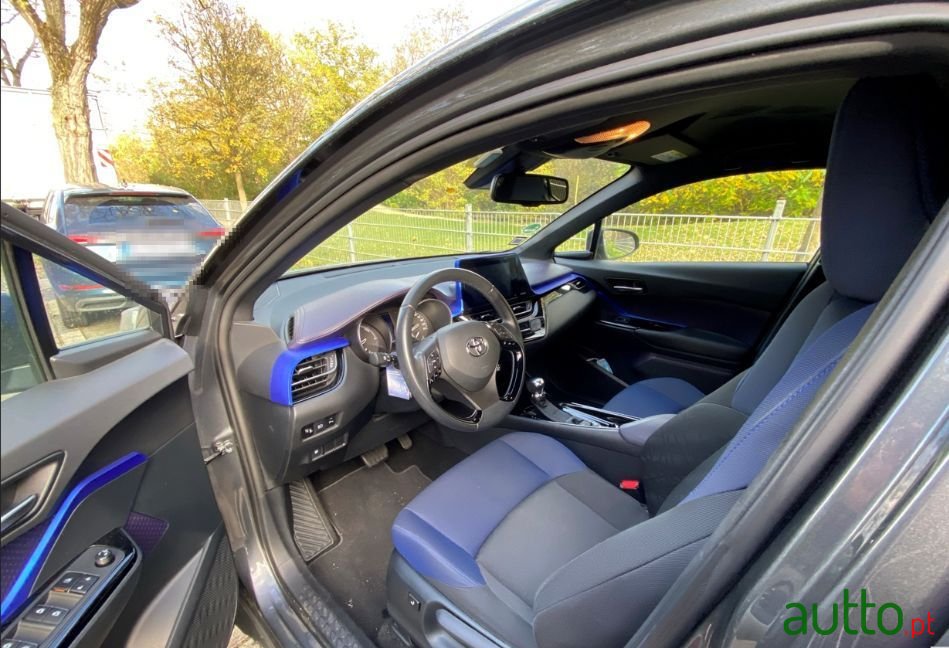 2018' Toyota C-Hr photo #2