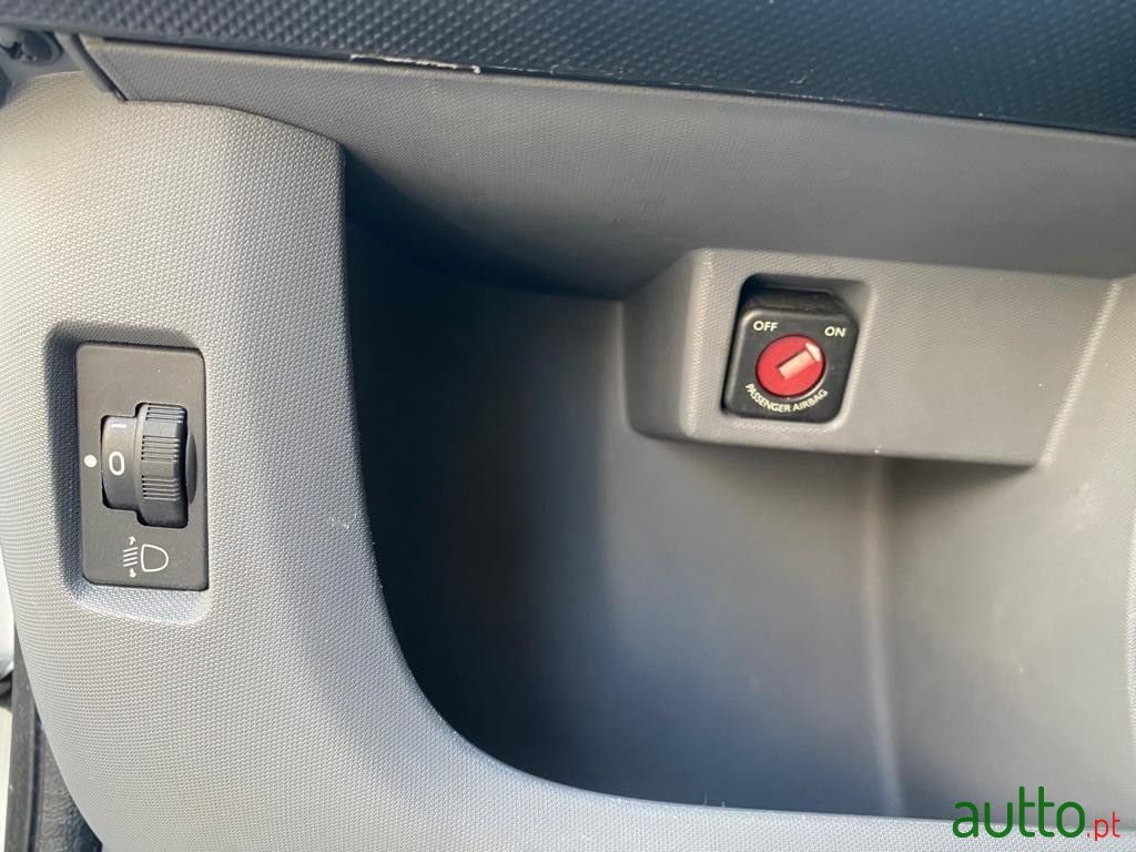 2011' Peugeot 107 photo #5