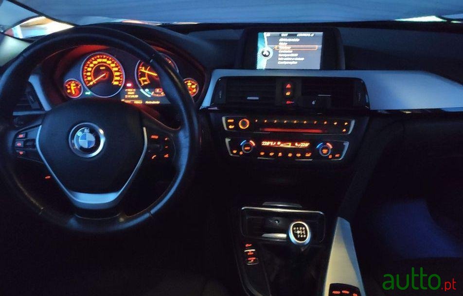 2013' BMW 318 D Touring Line Sport photo #1