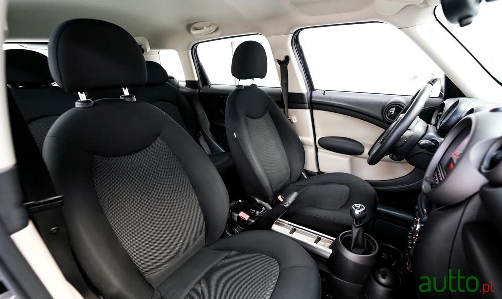 2011' MINI Countryman One D photo #4