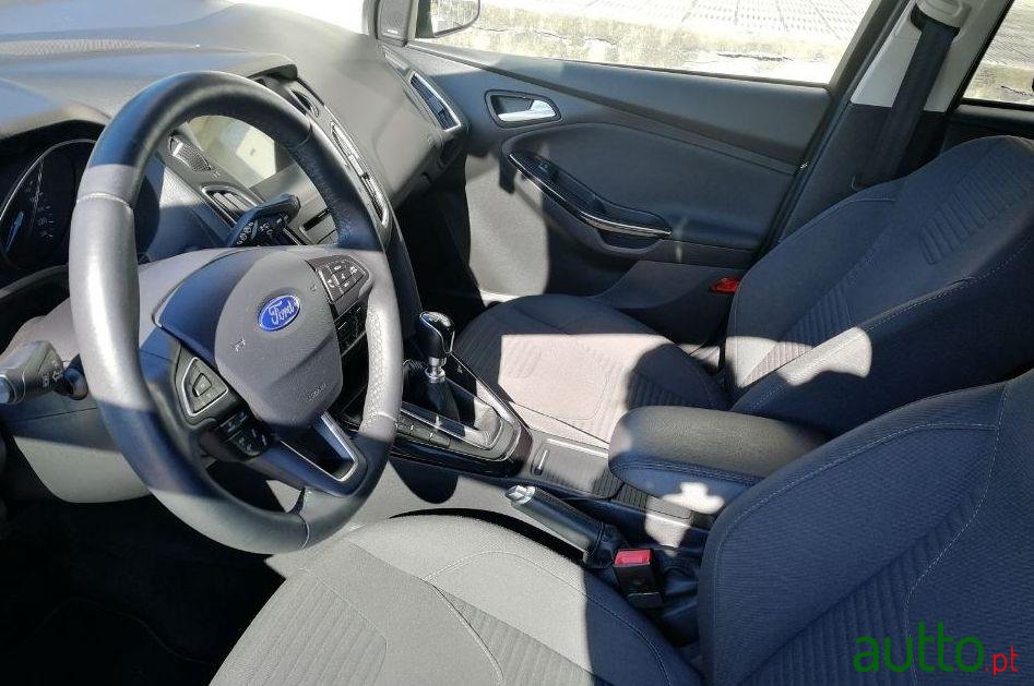 2016' Ford Focus photo #3