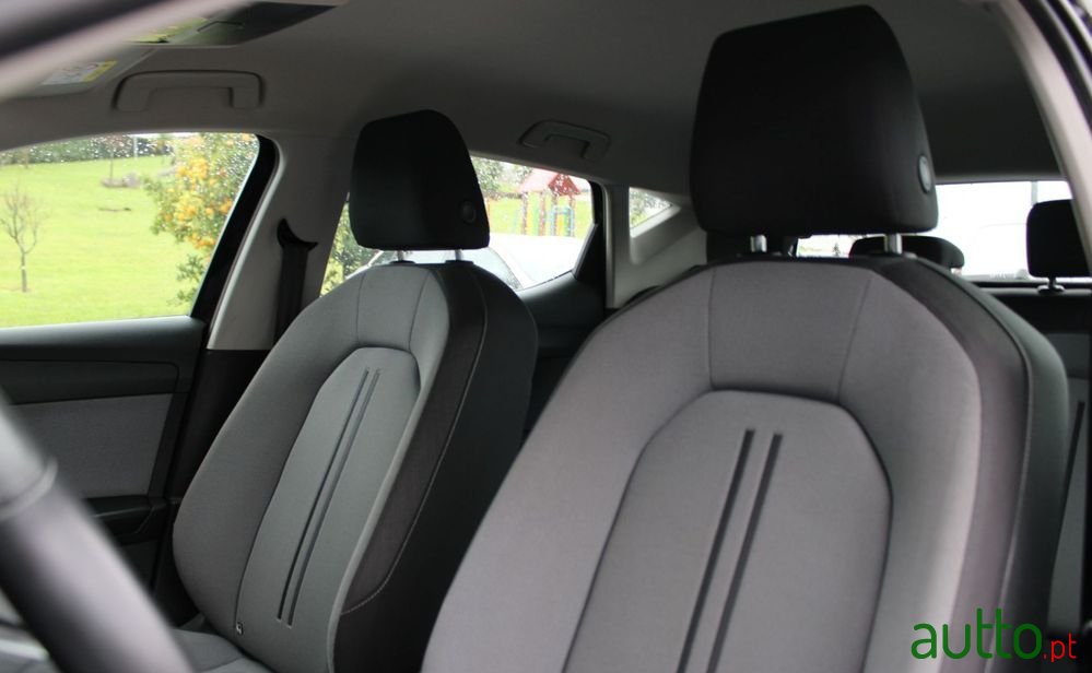 2021' SEAT Leon 2.0 Tdi Style photo #4