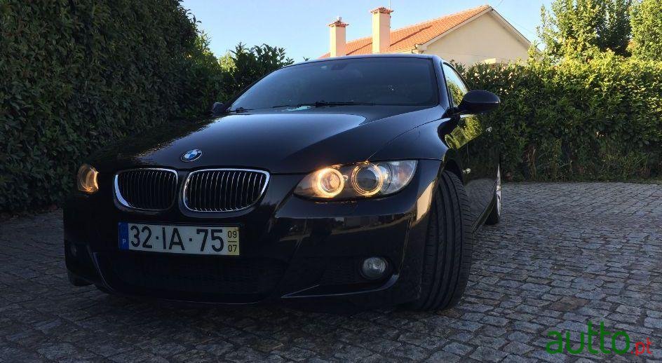 2009' BMW 320 Nacional photo #3