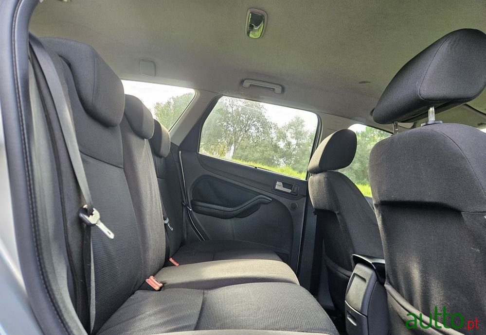 2006' Ford Focus Sw photo #5