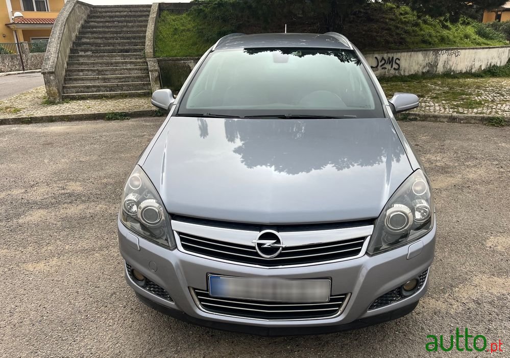 2009' Opel Astra Caravan photo #2