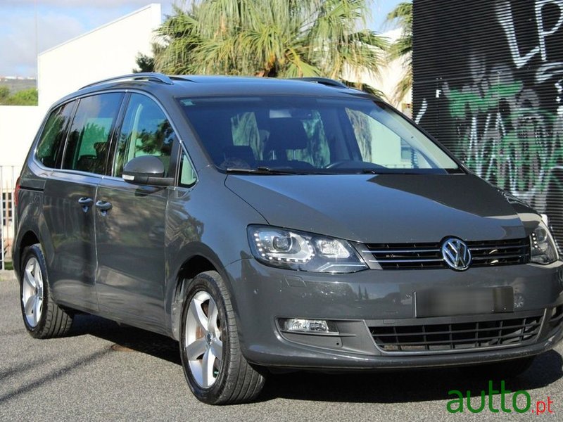 2011' Volkswagen Sharan 2.0 Tdi Highline photo #3