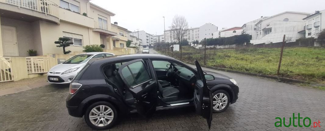 2008' Opel Astra photo #3