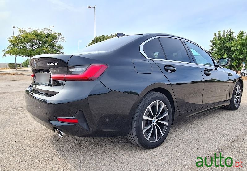 2019' BMW 320 photo #2