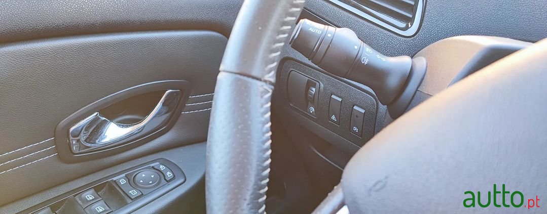 2011' Renault Grand Scenic photo #2