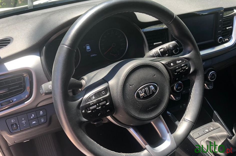 2018' Kia Stonic 1.0 Tdgi photo #4