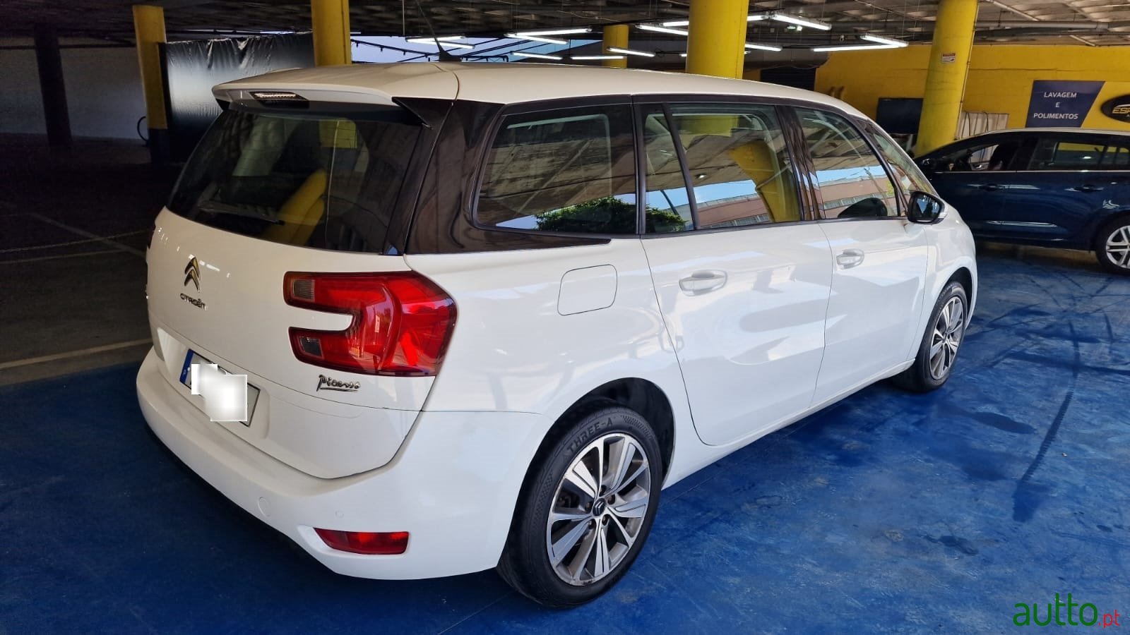 2016' Citroen C4 Grand Picasso photo #2