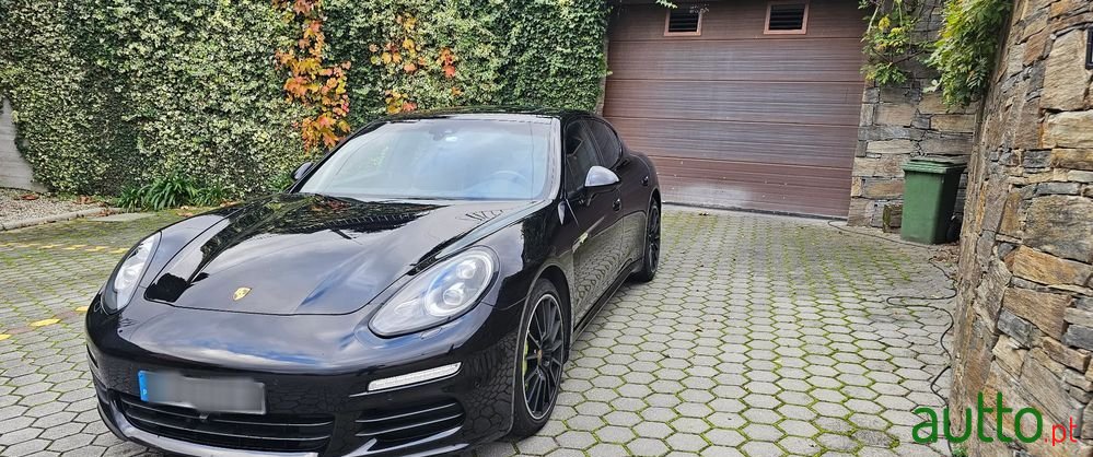 2015' Porsche Panamera S E-Hybrid photo #1