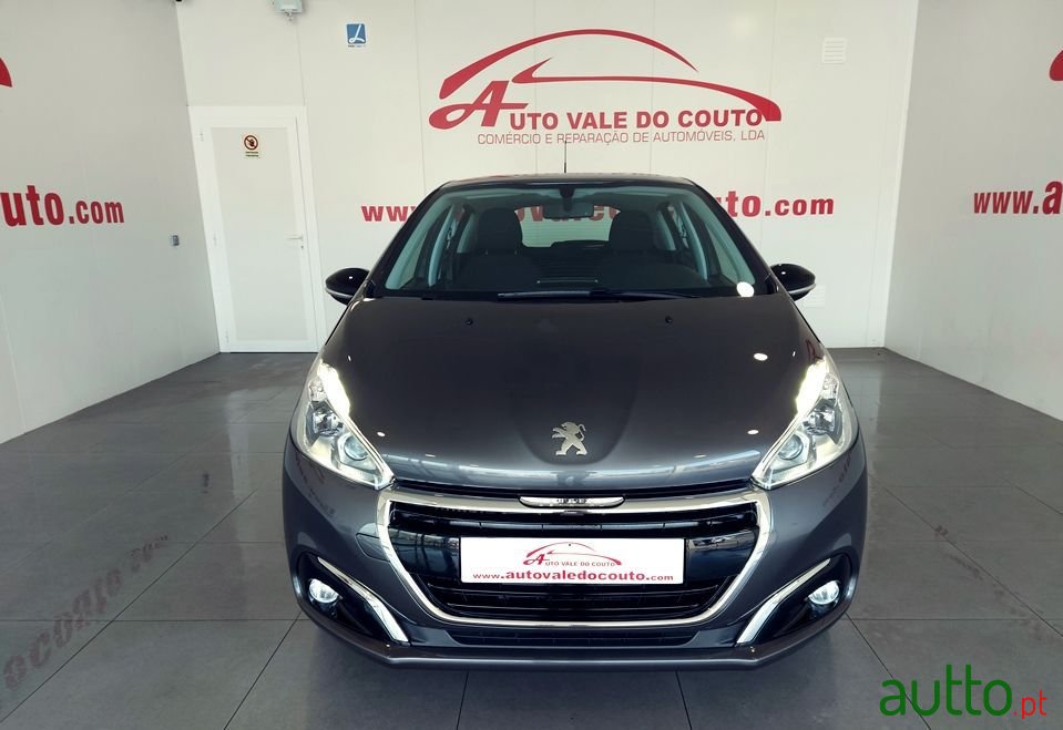 2019' Peugeot 208 photo #2