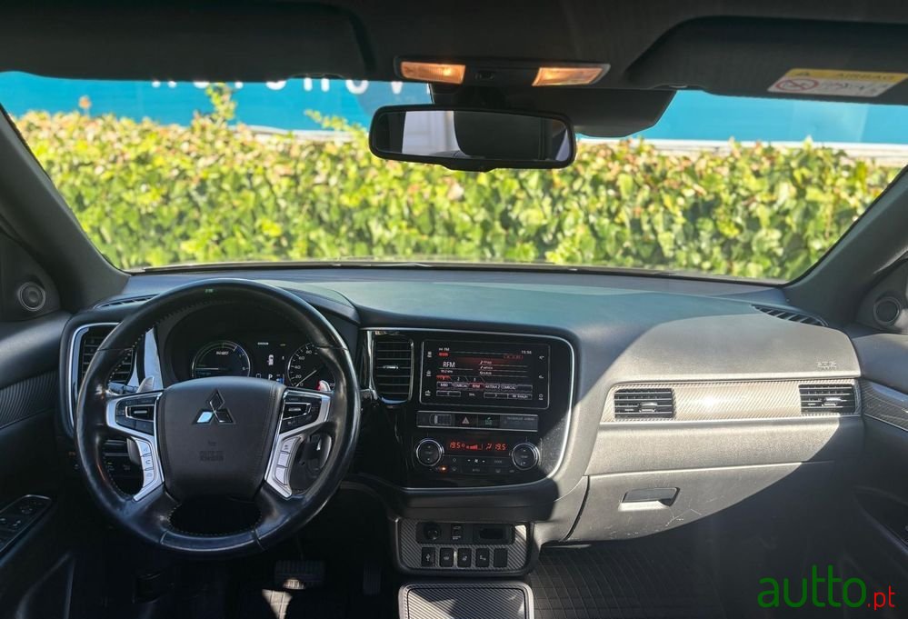 2019' Mitsubishi Outlander 2.4 Intense photo #4