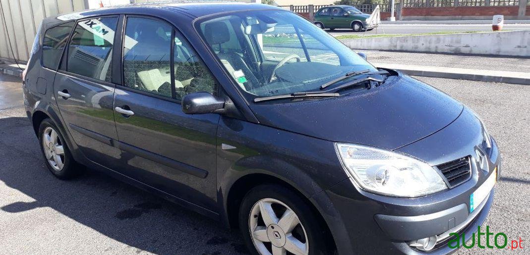 2008' Renault Grand Scenic photo #1