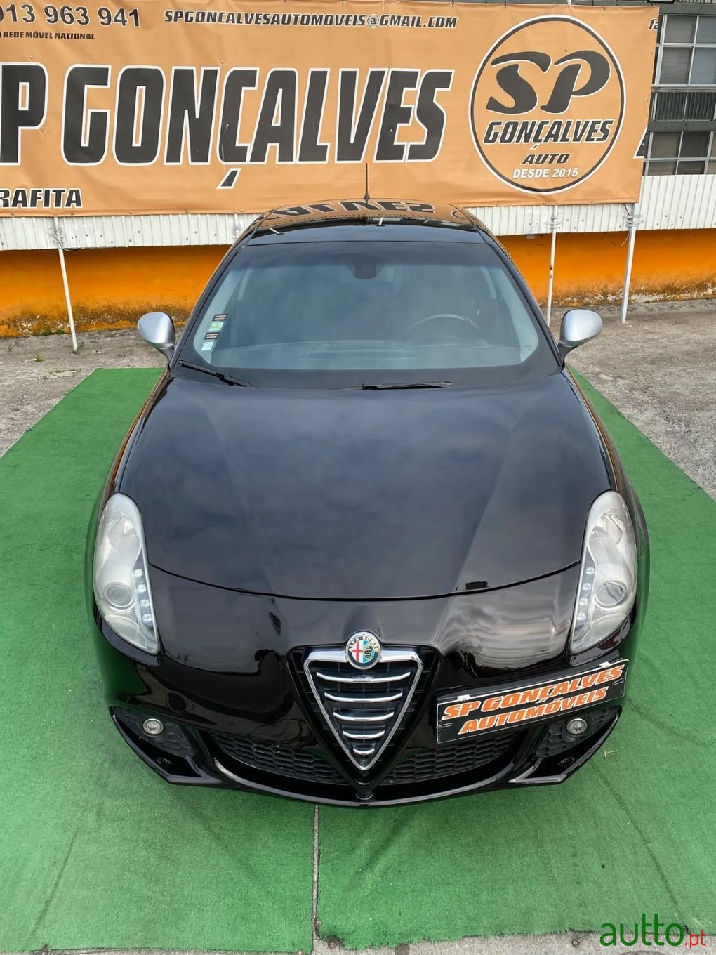 2012' Alfa Romeo Giulietta photo #4