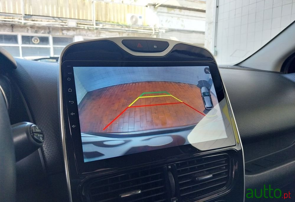 2018' Renault Clio Sport Tourer photo #6