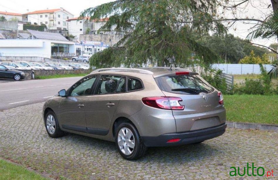 2013' Renault Megane Sport Tourer photo #1