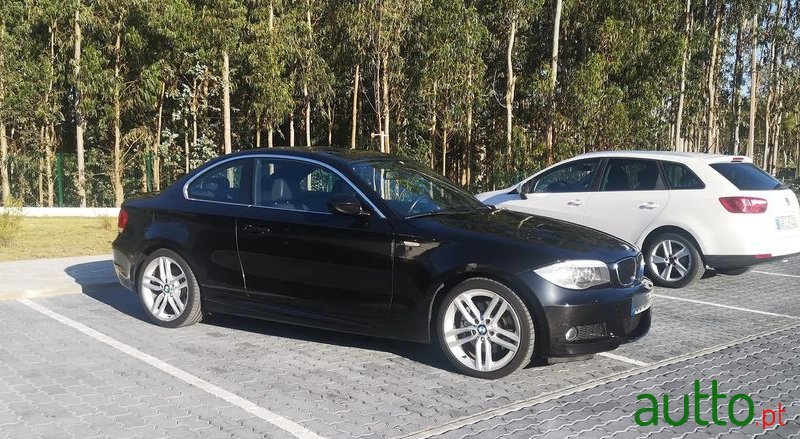 2011' BMW 123 D Coupe photo #5