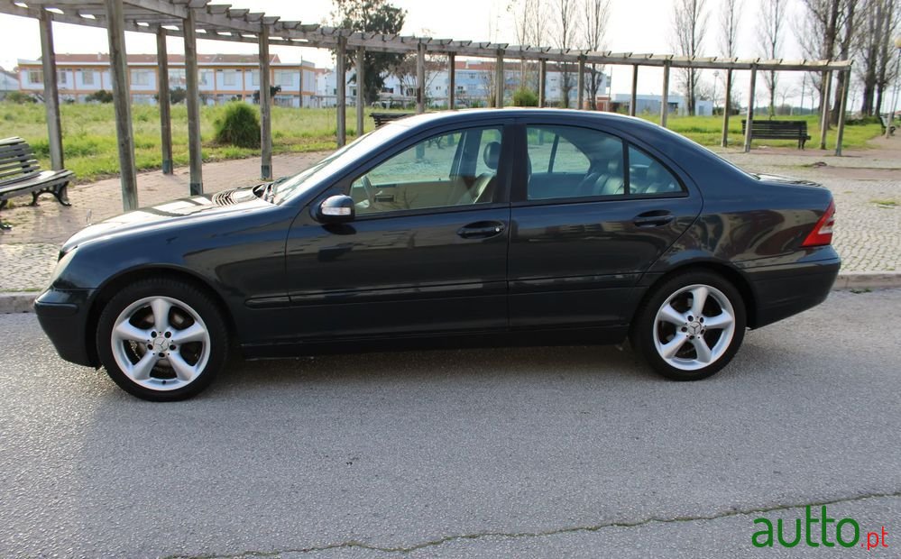 2002' Mercedes-Benz C 220 photo #2