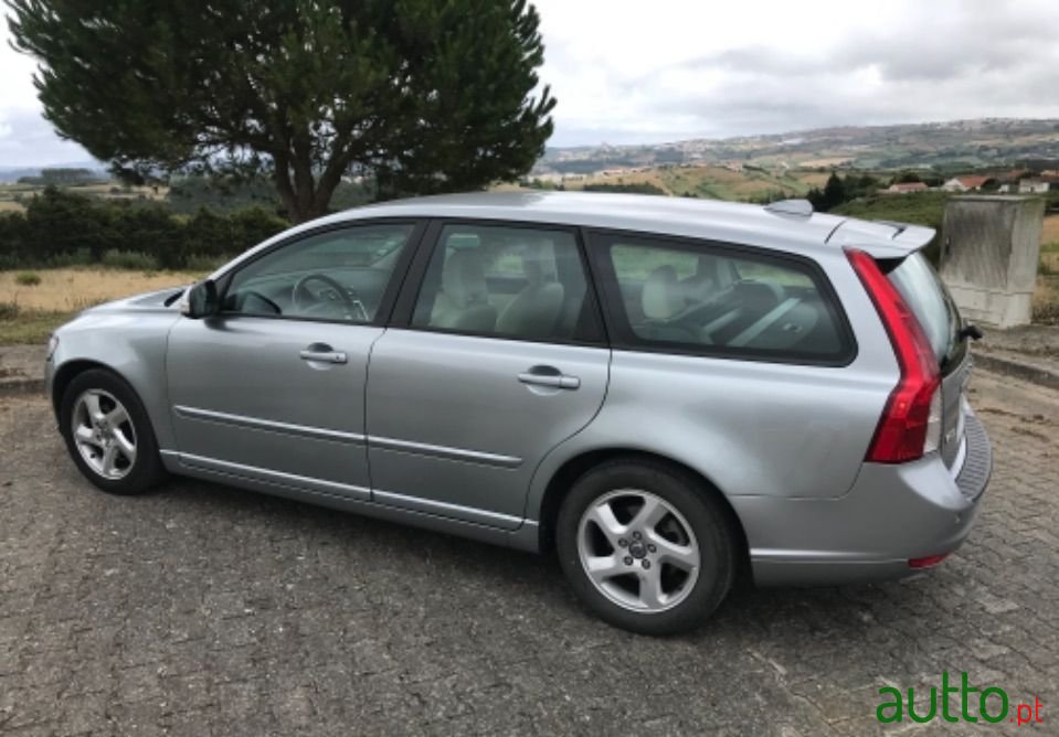 2011' Volvo V50 photo #2