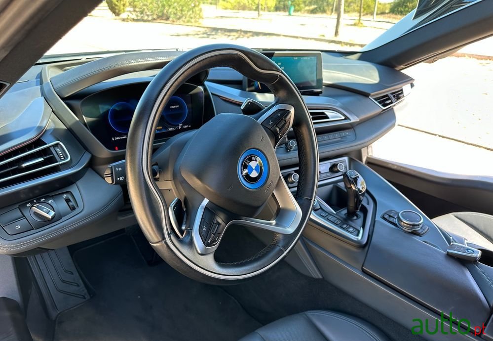 2015' BMW i8 Standard photo #5