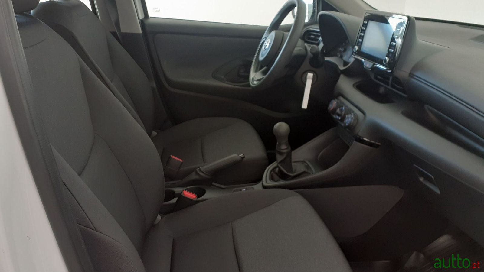 2022' Toyota Yaris photo #6